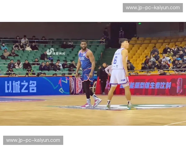 齐鲁豪情硬碰天山利刃：山东男篮与新疆男篮的宿命之战，谁才是真正的北方之王？